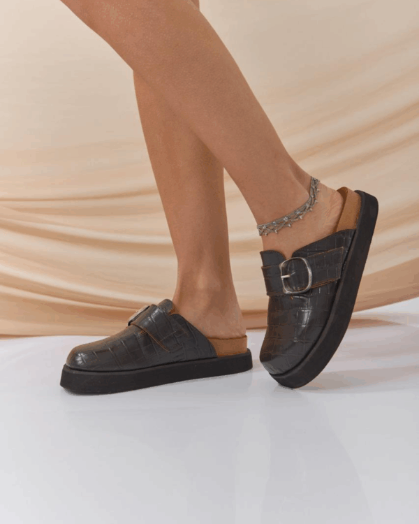 Zuecos de cuero choco